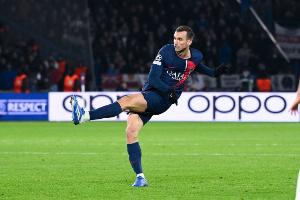 法媒：法比安流感&amp;金彭贝脚疼均缺席训练，巴黎训练前哀悼若塔