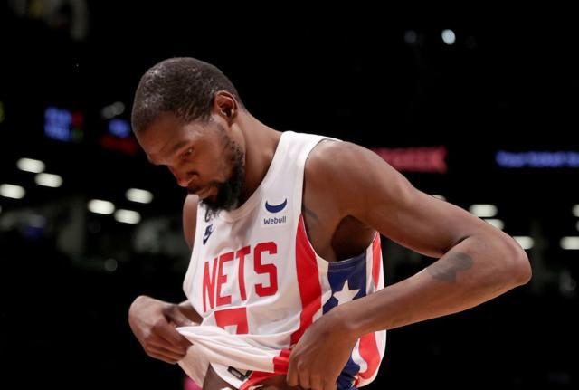 乐鱼体育登录入口-篮网防守崩塌！失分联盟第二高 队内会议改变命运？